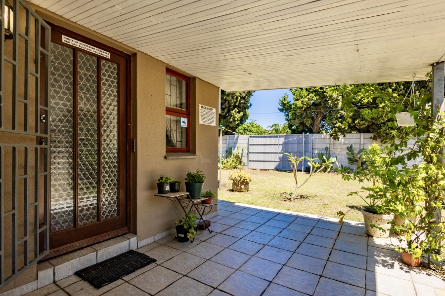 6 Bedroom Property for Sale in Schoongezicht Western Cape